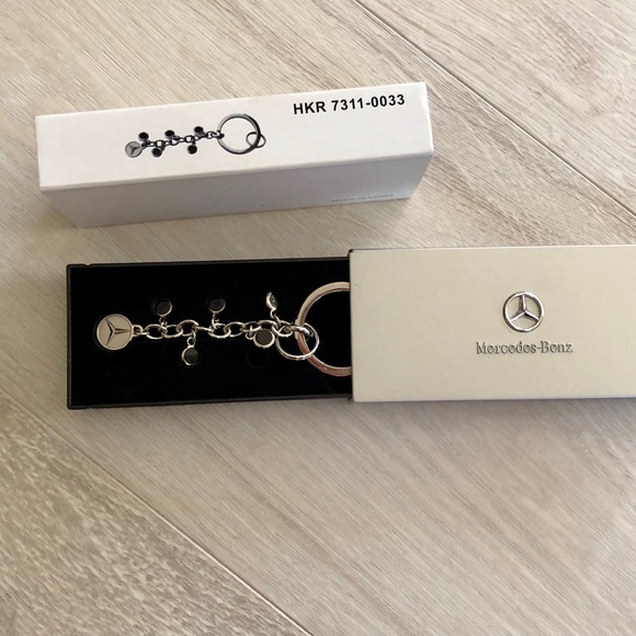 NWT Mercedes-Benz Multi-Charm Key Ring Chain - Picture 8 of 13